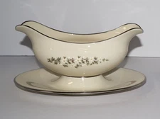Lenox Brookdale Gravy Boat with Attached Underplate – Floral & Platinum | USA
