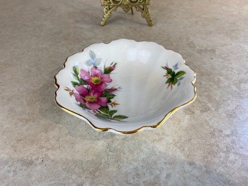 Royal Albert Prairie Rose Vintage Shell Shaped Candy Trinket Dish Bone China - Picture 2 of 4