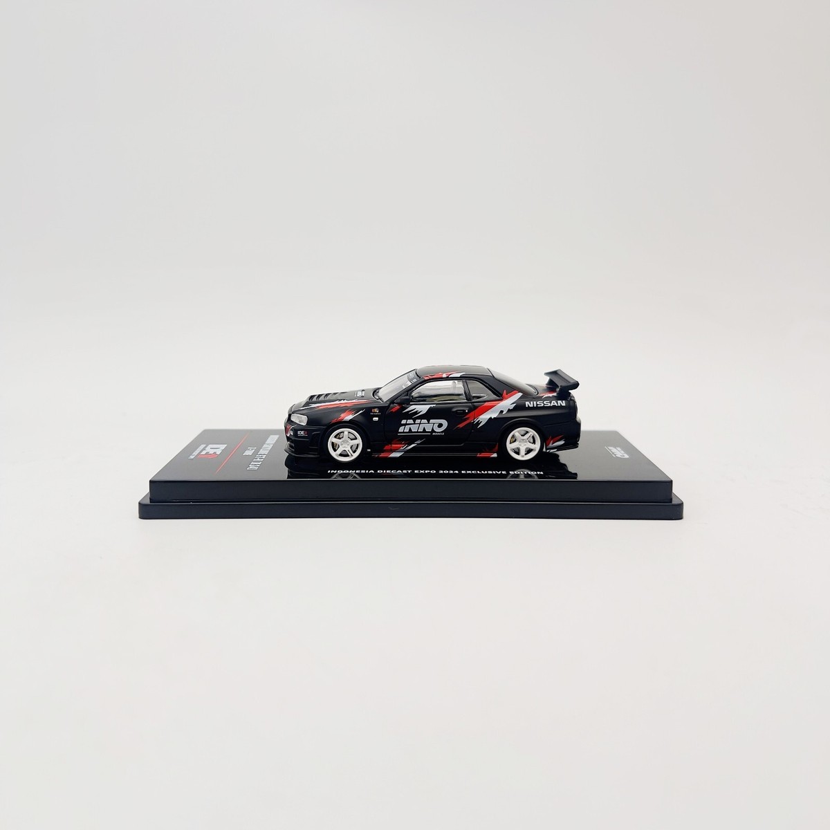 ミニカー INNO64 Skyline GT-R 34 Z- Tune ( Chase) CHASE INNO64 1:64 Nissan Skyline GT-R R34 Z-TUNE Full Carbon
