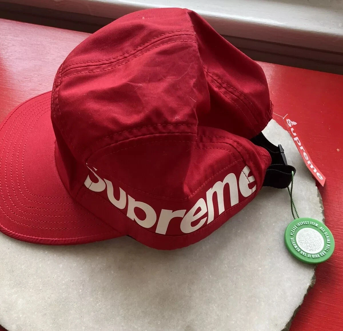 Chapeau de camp rouge FW 2018 logo Supreme Side FW neuf avec étiquette RARE