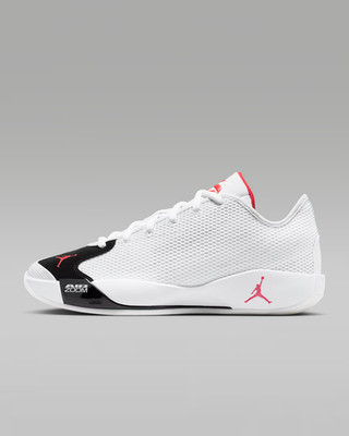 Nike Luka 77 Basketballschuhe in weiß und schwarz