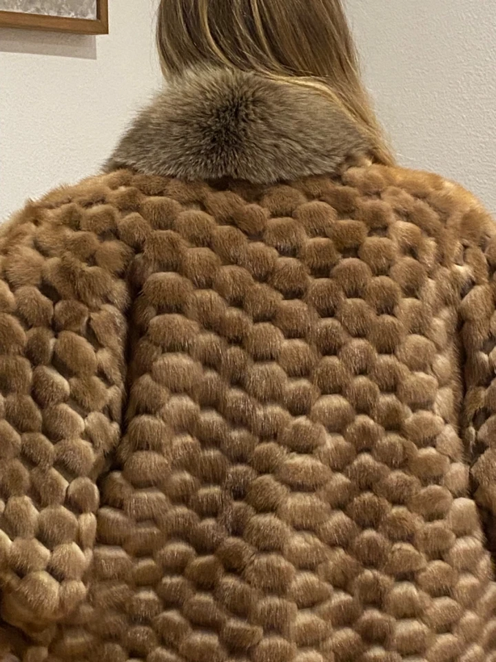 Real Mink Coat in women's small, beautiful blond colored mink rare design - Image 2 of 3