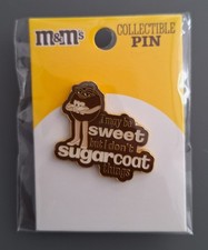 M&M'S COLLECTIBLE PIN BRAUN MIT SPRUCH - STORE BERLIN - OVP - SELTEN