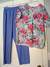 Scrub Set Women by Crest Sz L  Great condition