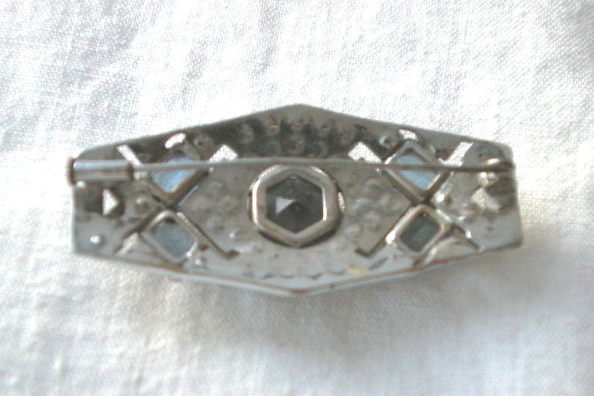 Broche Fantaisie Ancienne Strass - Forme Bouteille 5.5 Cm, Occasion Avec Toutes Ses Pierres