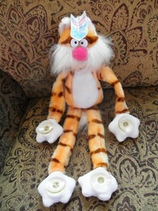Rare NWT Clinging Critters Cat Stuffed Plush Animal Toy FUN Suction Window Paws