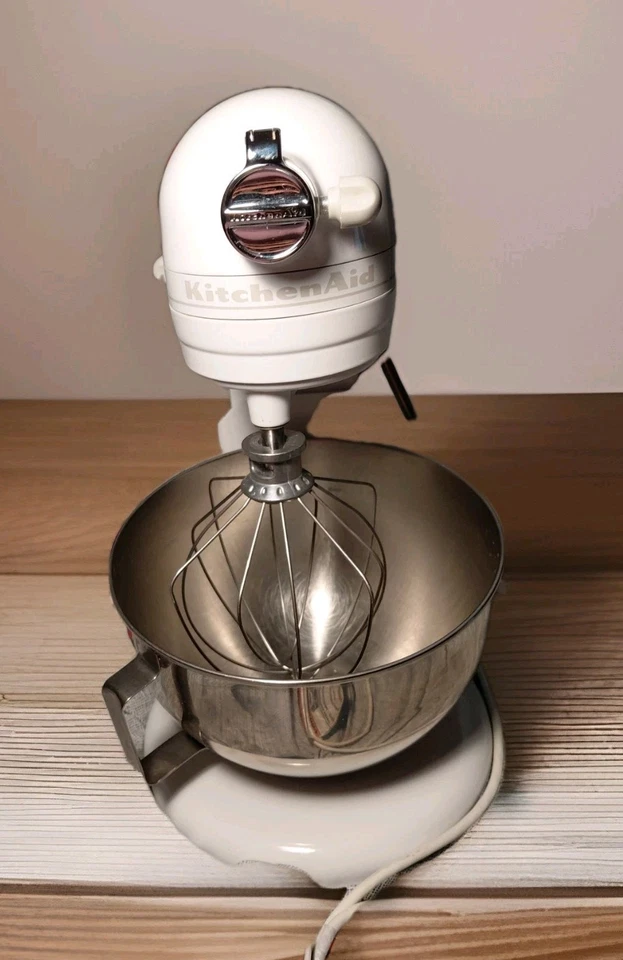 KitchenAid KV25 Heavy Duty Series 5qt Batidora de pie - Blanca Foto 3 de 4