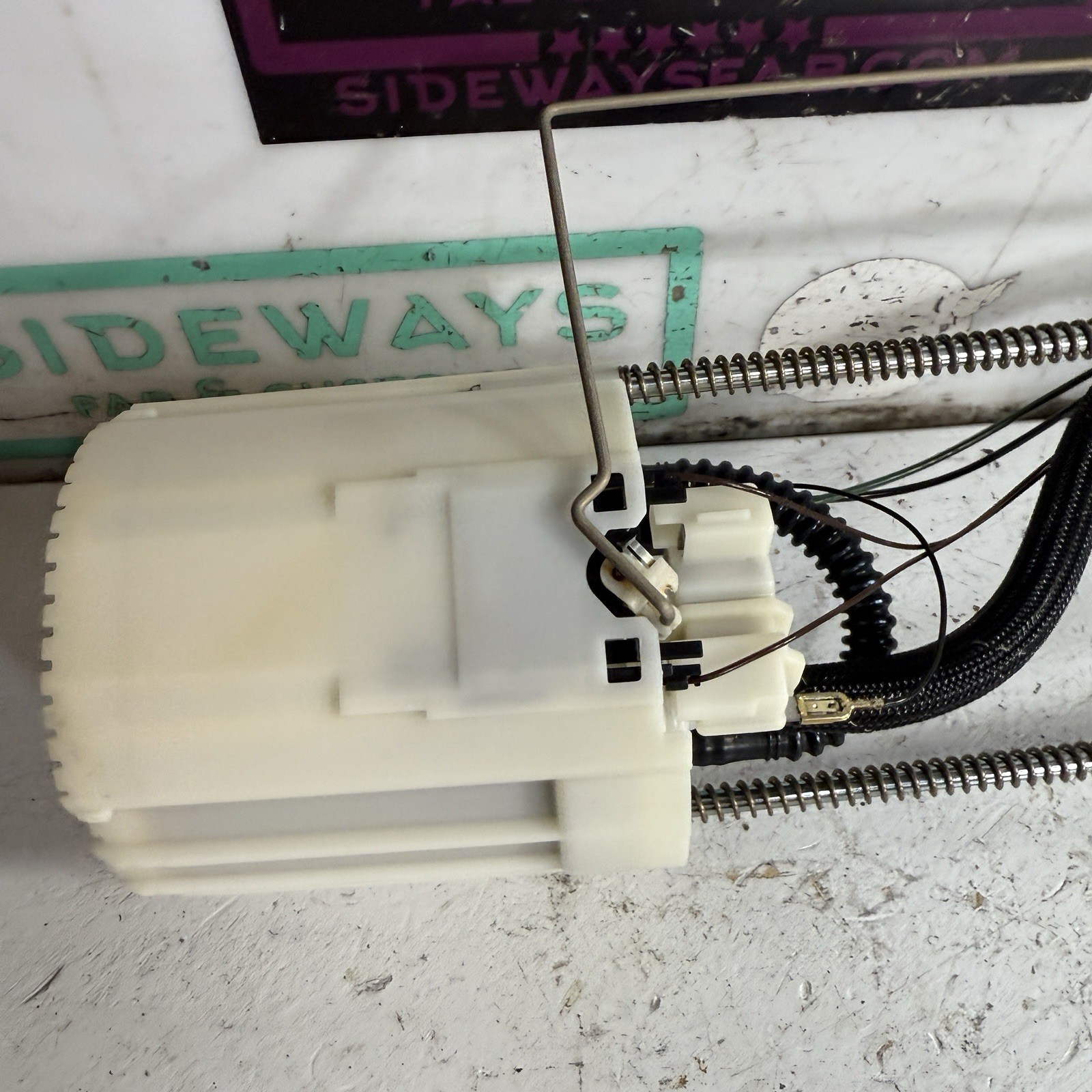 04-08 Maserati Quattroporte Gas Tank Fuel Pump & Level Sending Unit  M139