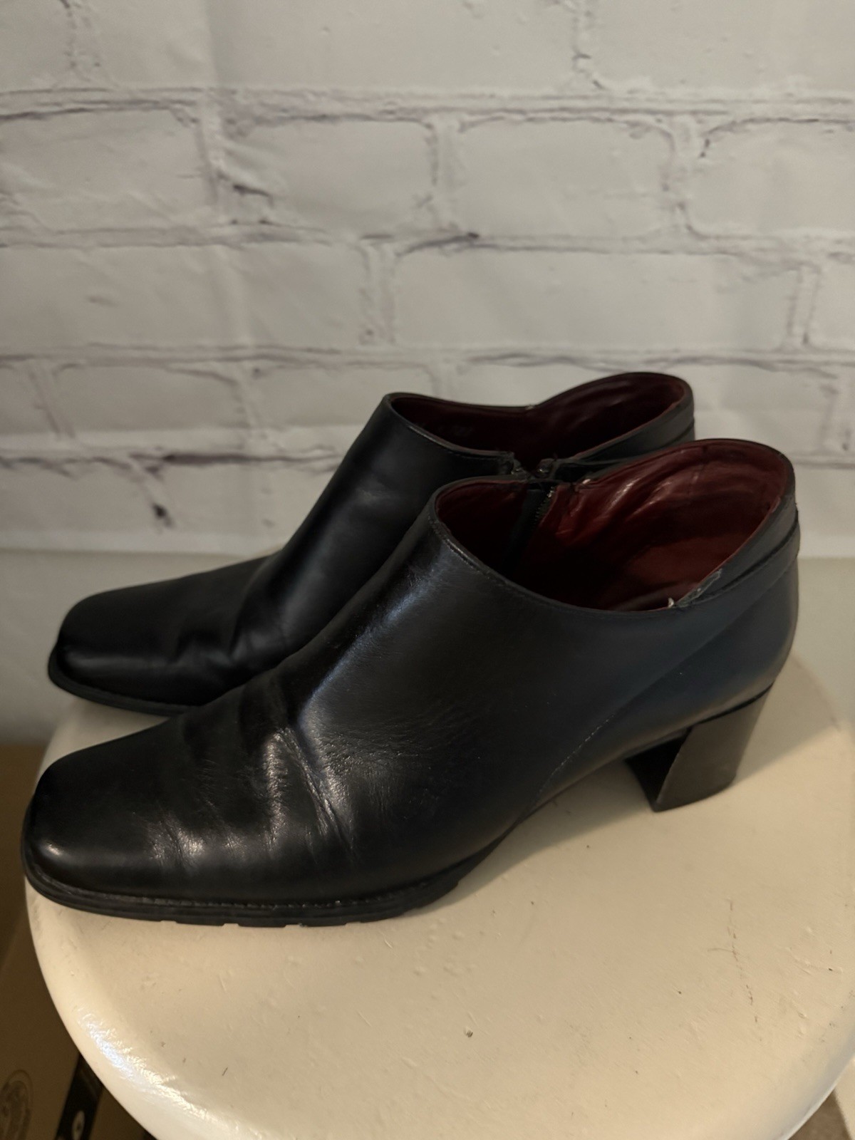 Santana Canada Solid Black Zip Entry Booties EUC … - image 1