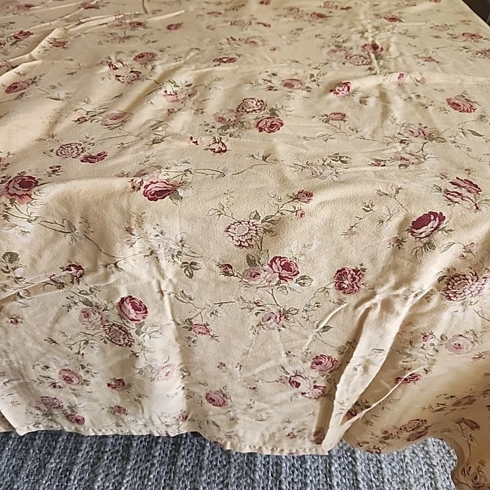 WAVERLY Oblong Tablecloth Yellow Floral Roses 68" x 86" Rectangular 100% Cotton - Image 3 of 4