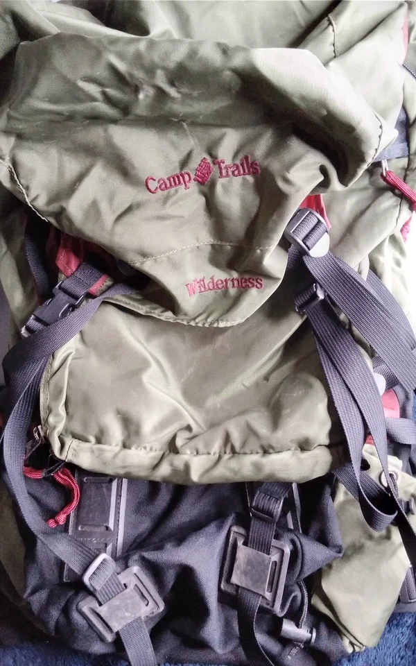 Mochila vintage Camp Trails Wilderness acolchada marco de aluminio varios bolsillos campamento Foto 3 de 4