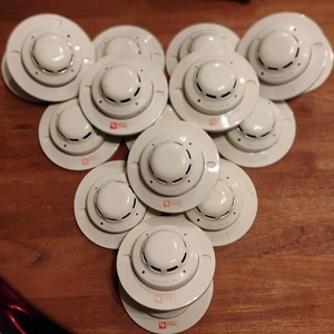 Lot of 16 Silent Knight SD505-APS Analog Photoelectric Smoke Sensors & SD505-6AB