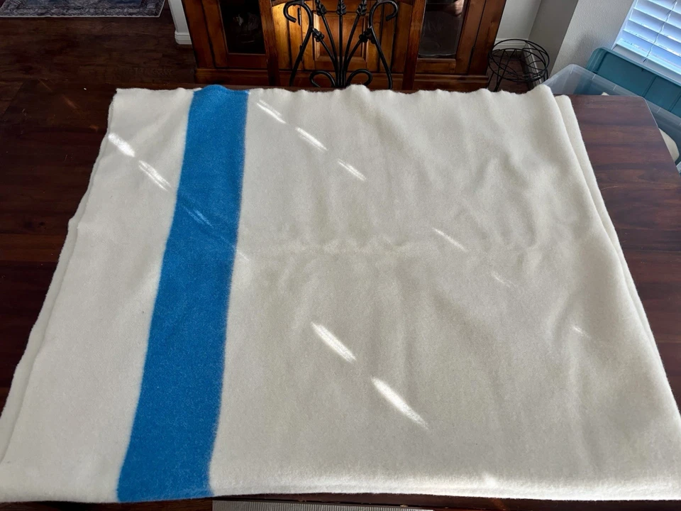 4 Point Hudsons Bay Blue and White Woolrich NWT Pristine 72x90 King Blanket - Image 2 of 4