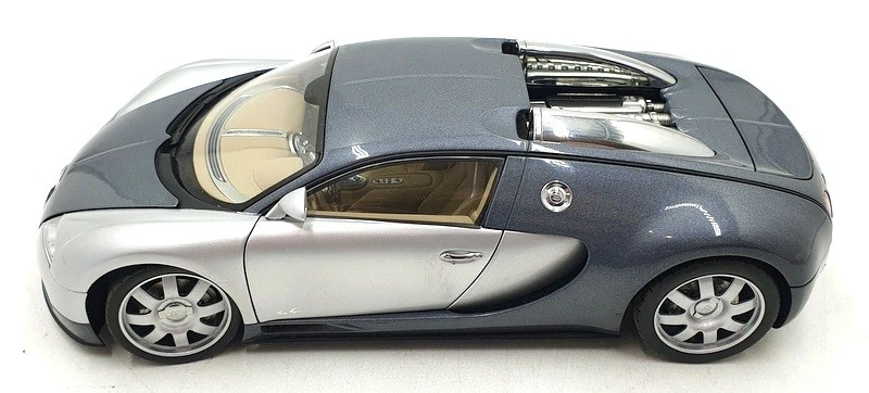 Autoart 1/18 Scale Diecast DC21125N - Bugatti EB 16.4 Veyron - Silver/Grey - Image 3 of 4