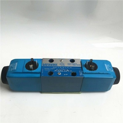 NEW In Box Eaton Vickers DG4V-3-3C-M-U-H7-60 Solenoid Valve Fast Shipping
