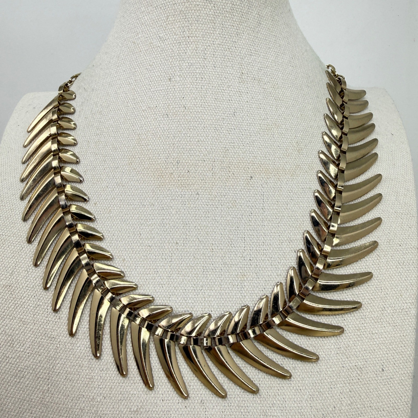 Chunky Leaf Pattern Necklace Articulated Bold Sta… - image 1