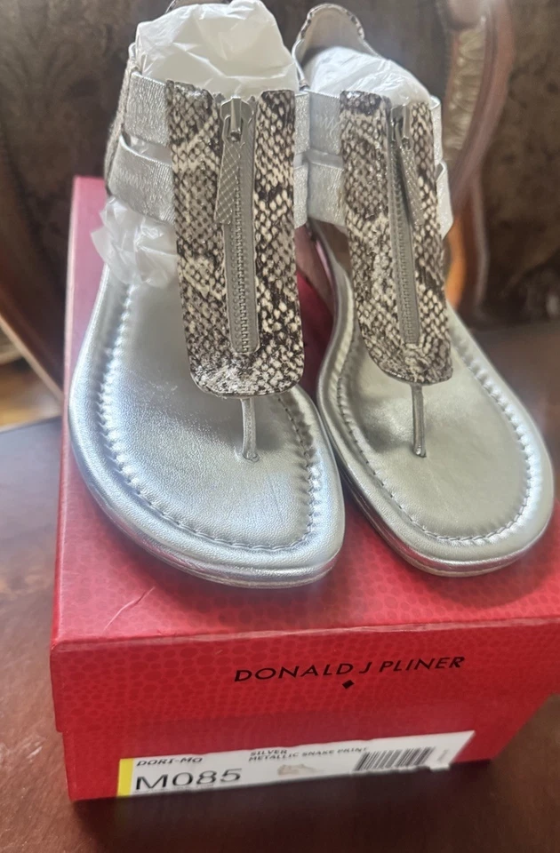 Sandalia de cuña Donald Pliner plateada metálica con estampado de serpiente - Talla 8,5 NUEVA Foto 2 de 4