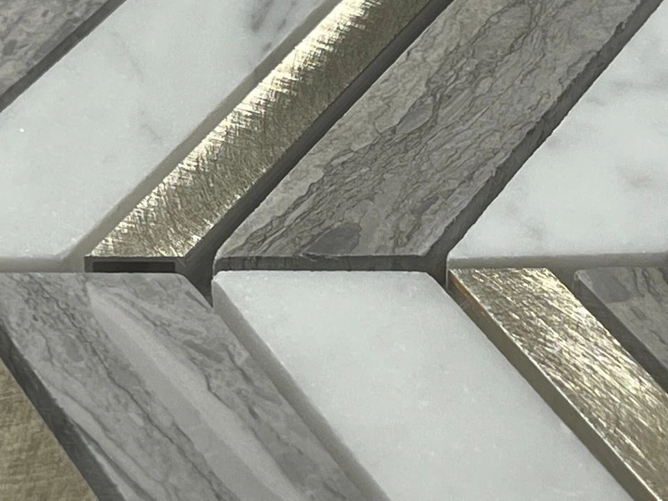 S11 White/Grey/Gold Marble Stone Mosaic Tile Kitchen Bathroom Polished, 7 sheets - Image 3 of 4