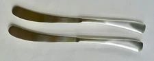 STUDIO WILLIAM LARCH PATTERN SATIN STAINLESS 2 DINNER KNIVES VGC