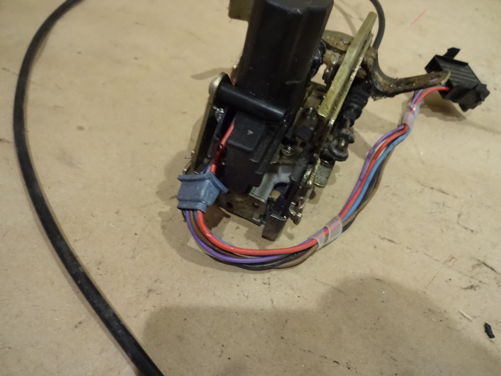 Ferrari 355,348 LH Door Lock/Actuator/Cable DAMAGE- Part# 64312600
