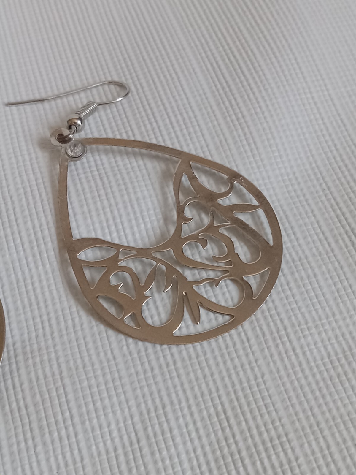 Silver Toned Cutout Arabesque Pattern Thin Metal … - image 4