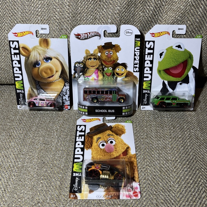 2013 Hot Wheels Retro Entertainment The Muppets School Bus - Nomad, Beetle