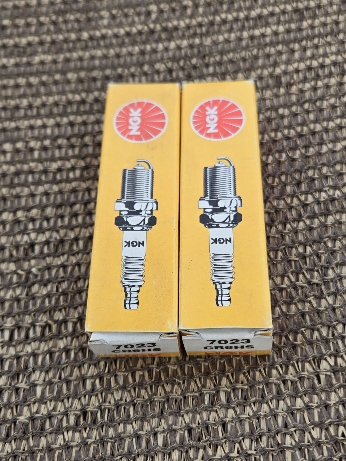 Genuine Authentic NGK 7023 Nickel Spark Plug 2 Pack CR6HS For Honda/ Bin 020