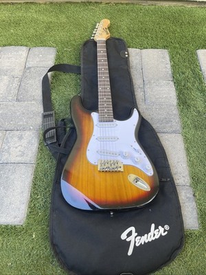 RockJam Stratocaster Electric Guitar Sunburst w/ Fender Gig Bag Beginner