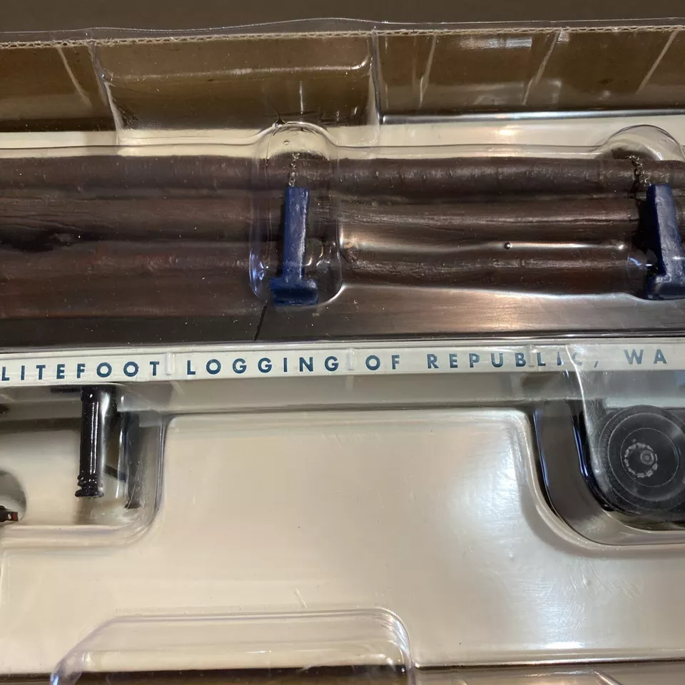 Corgi heavy Mac LJ logger Lightfoot logging Republic brand new complete - Image 4 of 4