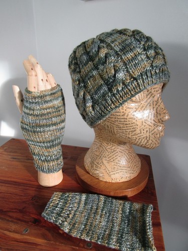 Mag's Mitts & Knits Hand Knitted Green Beanie Hat & Fingerless Gloves 02 - Picture 8 of 15