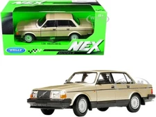 VOLVO 240 GL GOLD 1/24 DIECAST MODEL CAR BY WELLY 24102