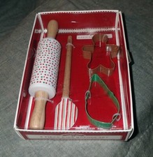 4 PIECE KIDS BAKING SET ROLLING PIN - SPATULA - COOKIE CUTTERS NEW