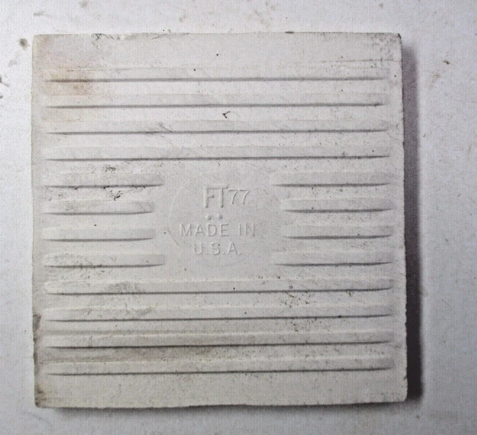 1 azulejo de parede pés Flórida EUA cerâmica 4-3/8" marrom brilhante salpicado em off white 1970 - Imagem 2 de 4