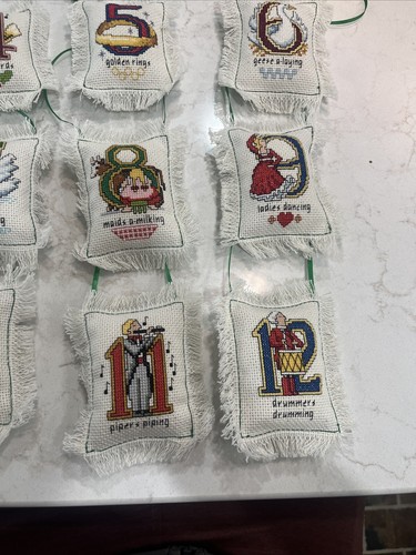 Vintage Handarbeit ~ 12 TAGE WEIHNACHTEN NADELSPITZE Kreuzstich KISSENSCHMUCK #2 - Bild 7 von 9