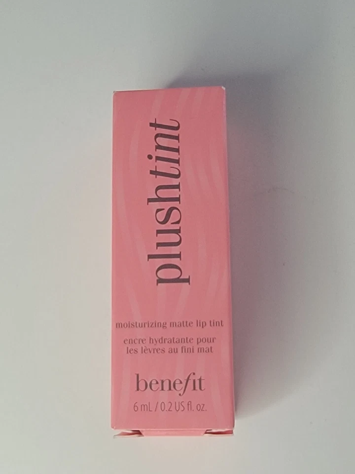Tinte labial mate hidratante PlushTint Benefit Cosmetics - 26 Quilty Pleasure Foto 2 de 4