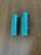 Vintage Hunt Wilde Bicycle-Bike Grips GREEN USA SOLD IN PAIRS. 3 3/4in. ID 7/8