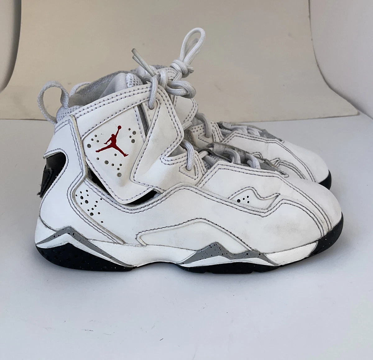 Jordan flight hotsell white