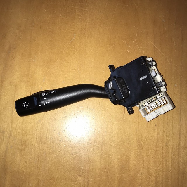 Original OEM 2000-2006 TOYOTA TUNDRA HEADLIGHT TURN SIGNAL SWITCH USED