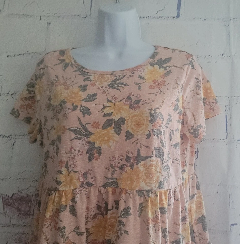 Top túnica Bobbie Brooks talla mediana multicolor floral manga corta cuello redondo Foto 2 de 4