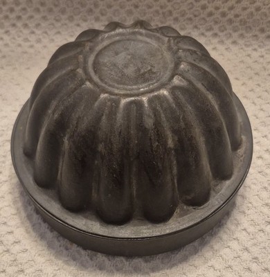 Vintage Fluted Mold for Steaming Bread Pudding Cakes, Kitchen Decor