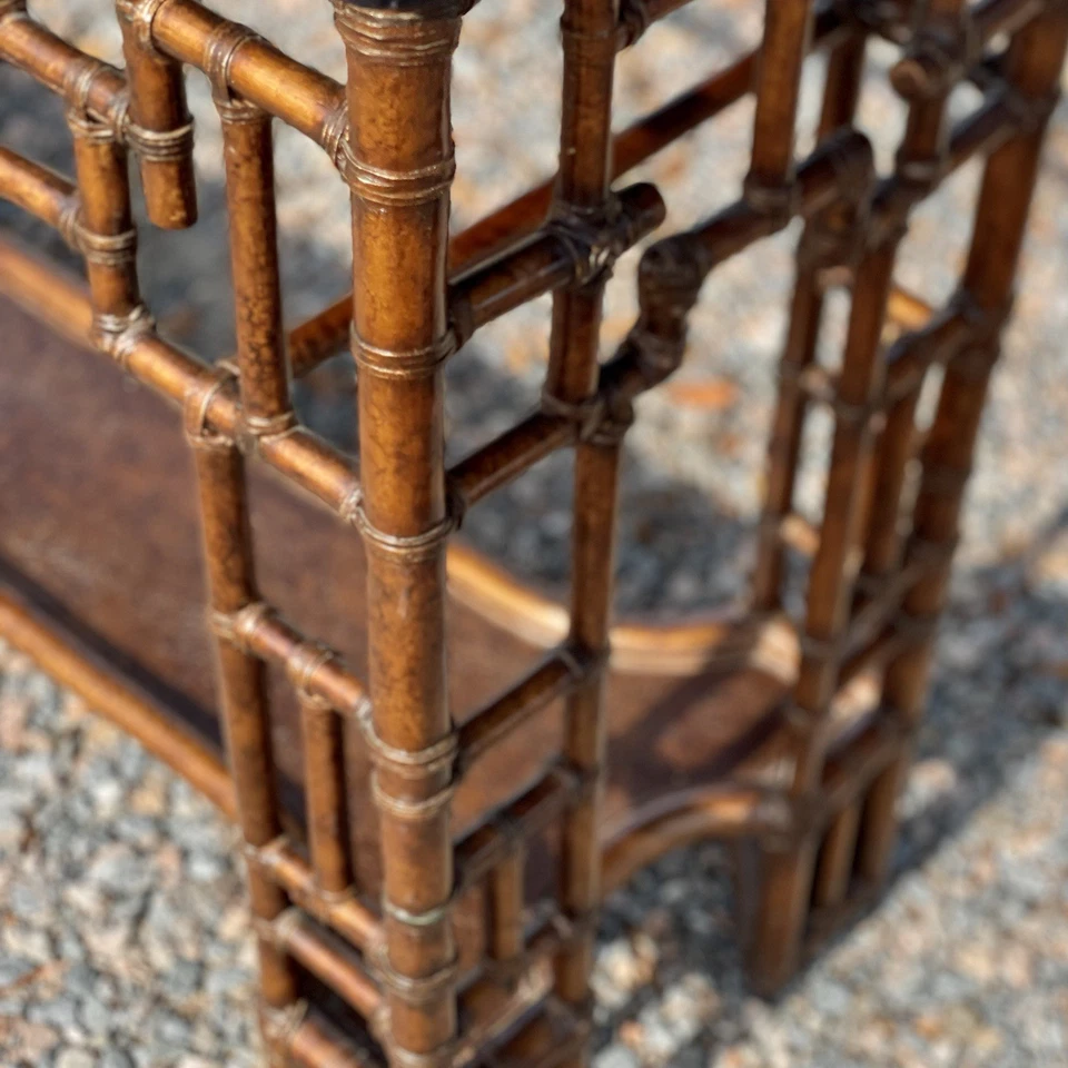 Mesa consola Tommy Bahama Home Royal Kahala Foto 4 de 4