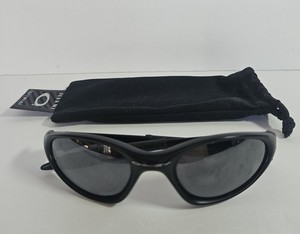 Oakley 1.0 Minute Sunglasses Matte Black Gray Iridium Lenses w Fabric Case