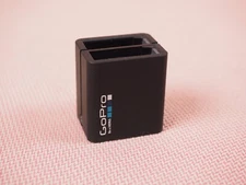 Original GoPro Dual Battery Charger for HERO4 Black/HERO4 Silver AHBBP-401