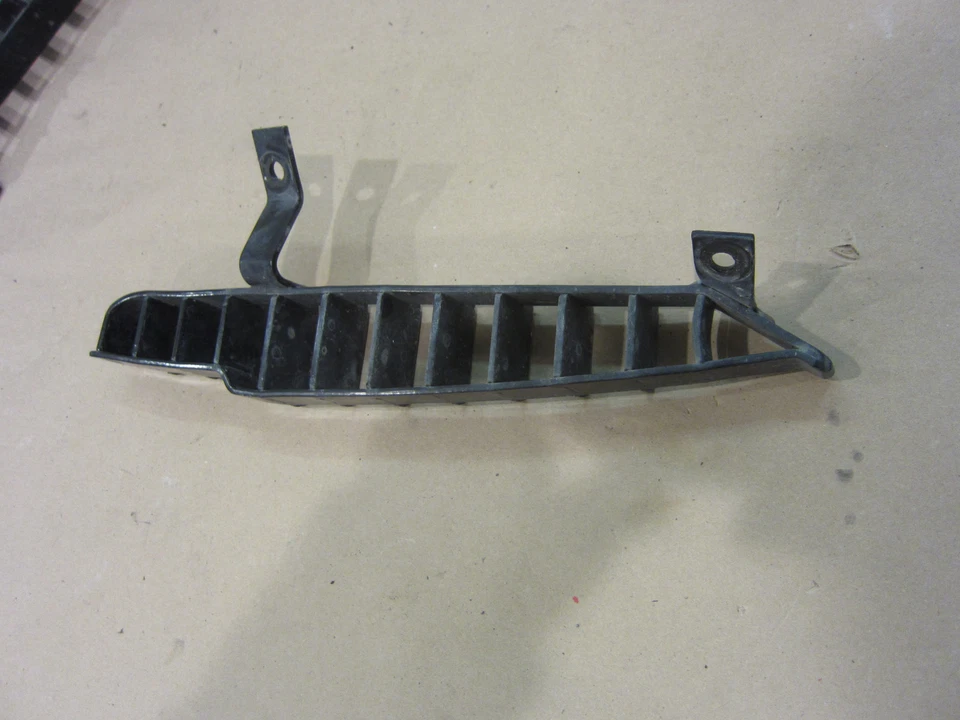 Ferrari 456 GT - Guardabarros interior derecho rejilla / ventilación - P/N 63743800 Foto 3 de 3