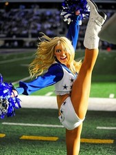 BEAUTIFUL DALLAS CHEERLEADER 8X10 Photo