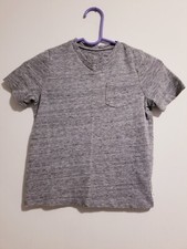 Gap V neck Boy's T-shirt Size S 6-7net Grey. EUC