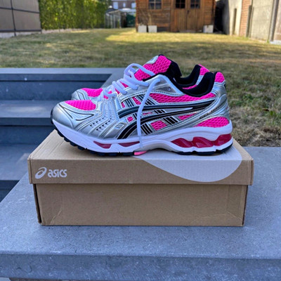 ASICS Kayano   Größe 42   sehr guter Zustand  Zum Verkauf paar mal getragen vb
