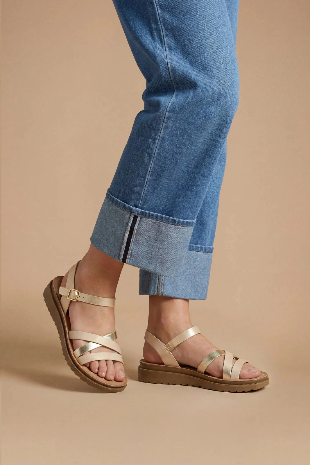 Good For The Sole Gold Wedges Womens Daywear Sandals