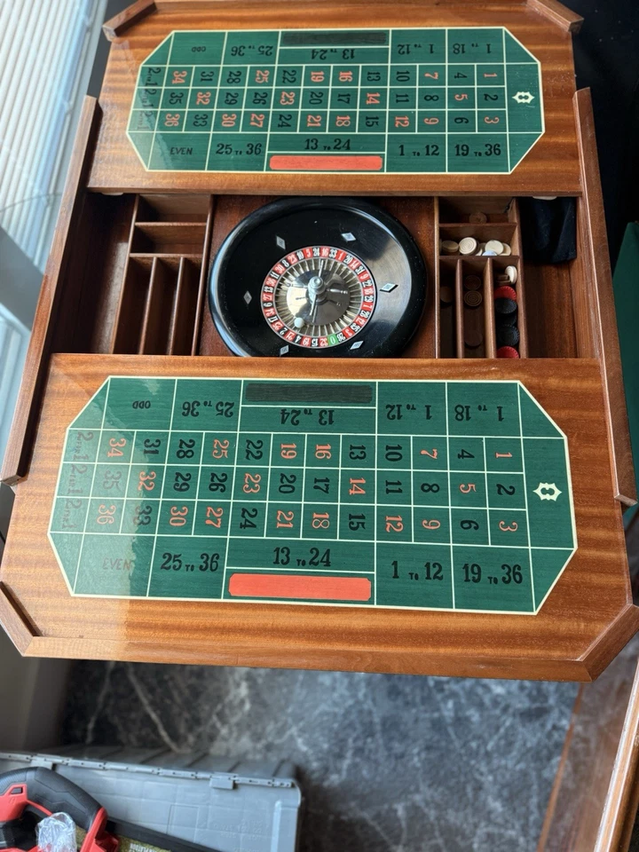 Notturno Intarsio Sorrento Italia Mesa de Juego Ruleta, Ajedrez Incrustaciones Madera Foto 3 de 4