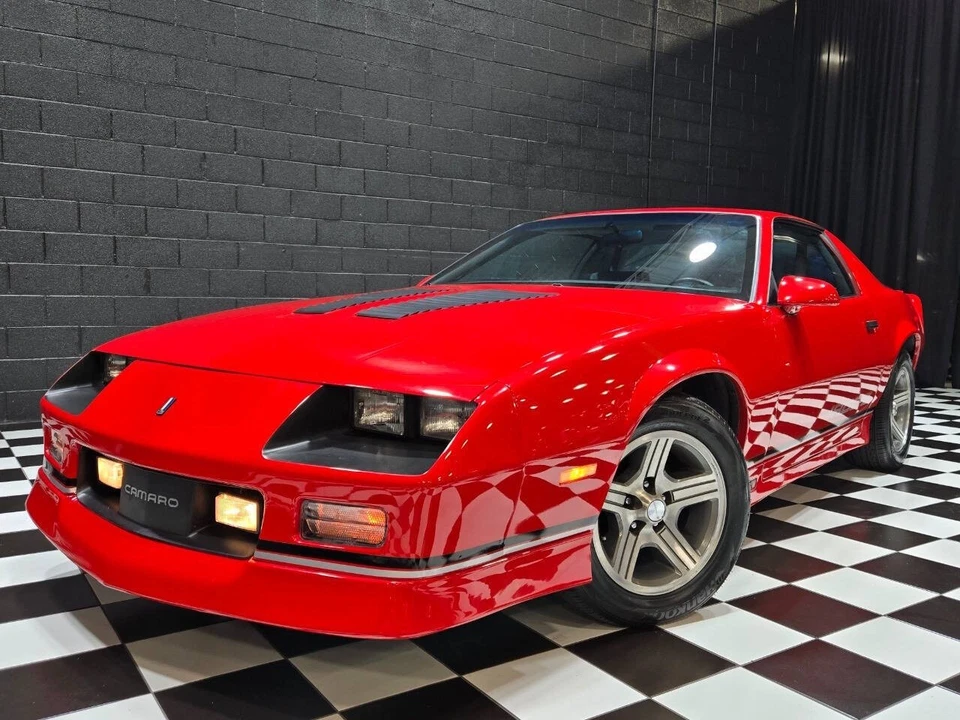 1988 Chevrolet Camaro IROC Z 2dr хэтчбек - Изображение 3 из 4